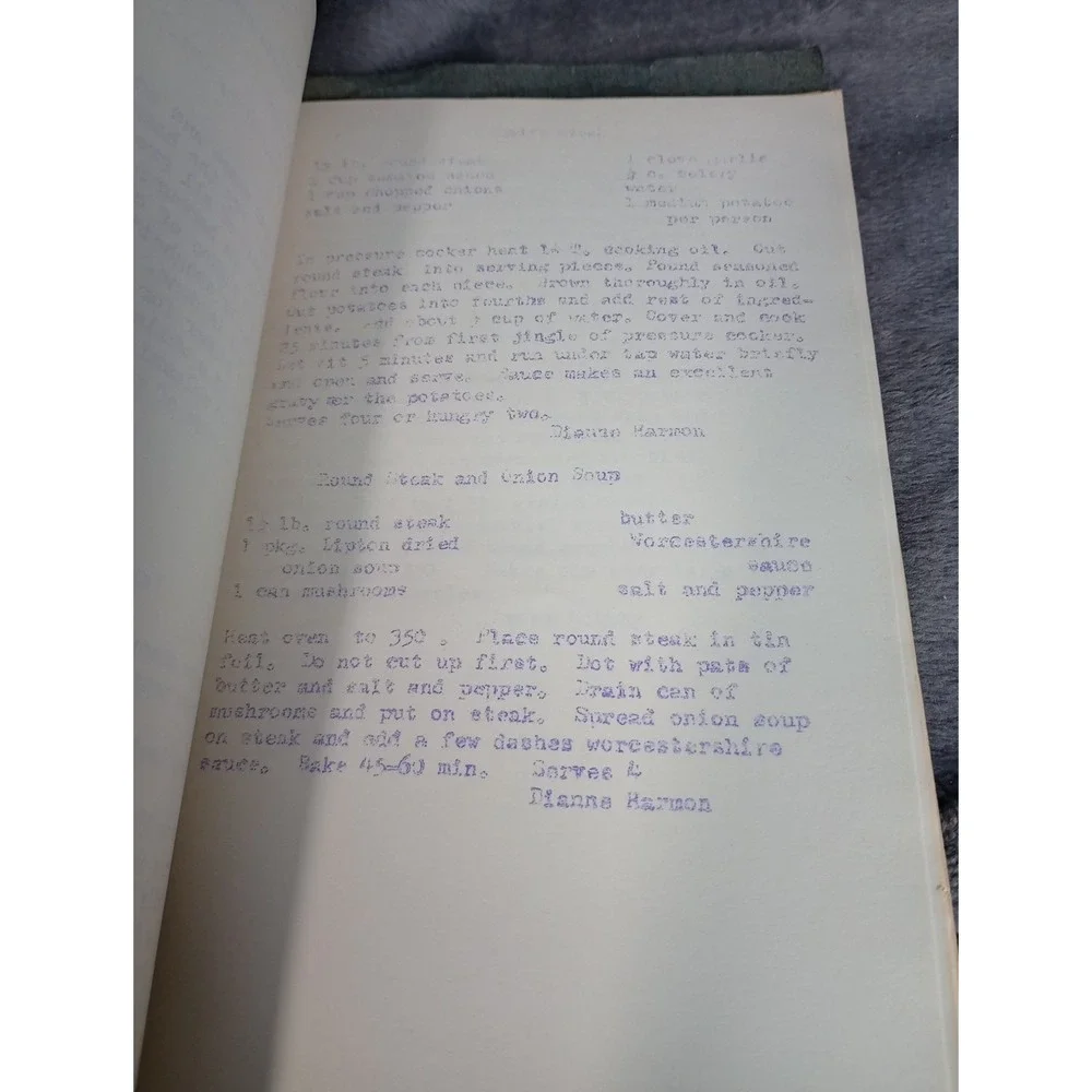 Milwaukee Newcomer's Club Cookbook Hand Typed 1970 Booklet Local Recipe‎ Book